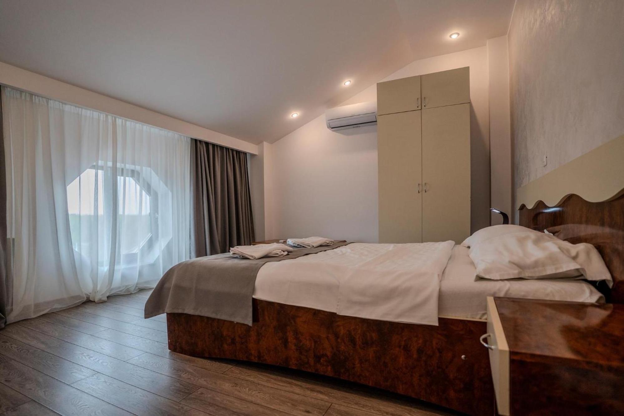 Hotel Emi Mihail Kogălniceanu Eksteriør bilde