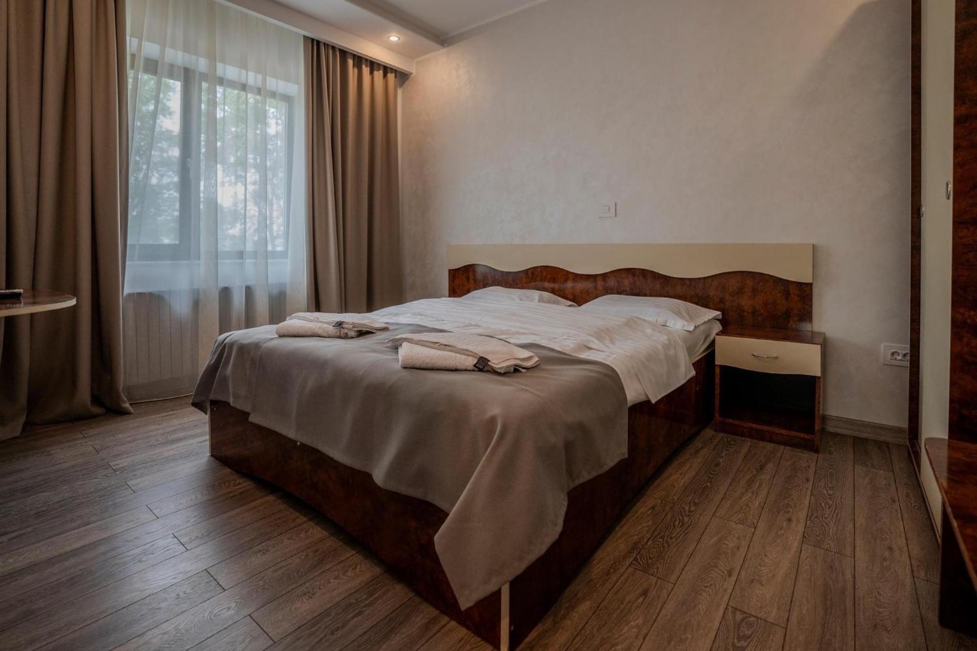 Hotel Emi Mihail Kogălniceanu Eksteriør bilde